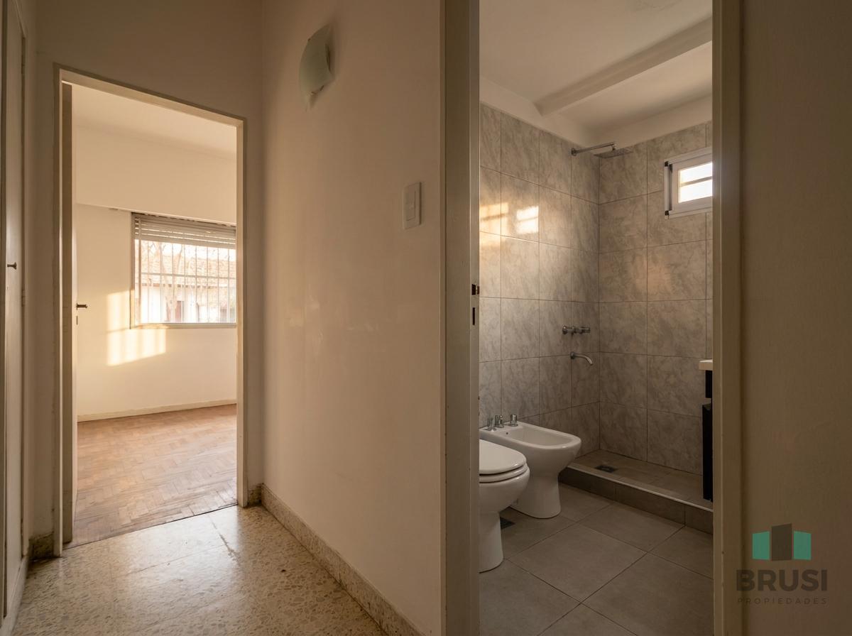 Foto de CASA EN VENTA EN ADROGUÉ - 4 AMBIENTES - APTO CRÉDITO - EXCELENTE ZONA, imagen 4
