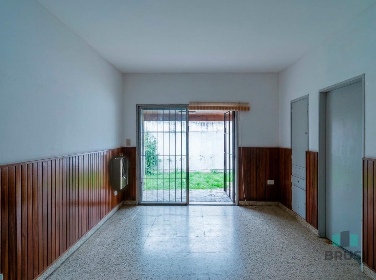 Foto de CASA EN VENTA EN ADROGUÉ - 4 AMBIENTES - APTO CRÉDITO - EXCELENTE ZONA, imagen 3