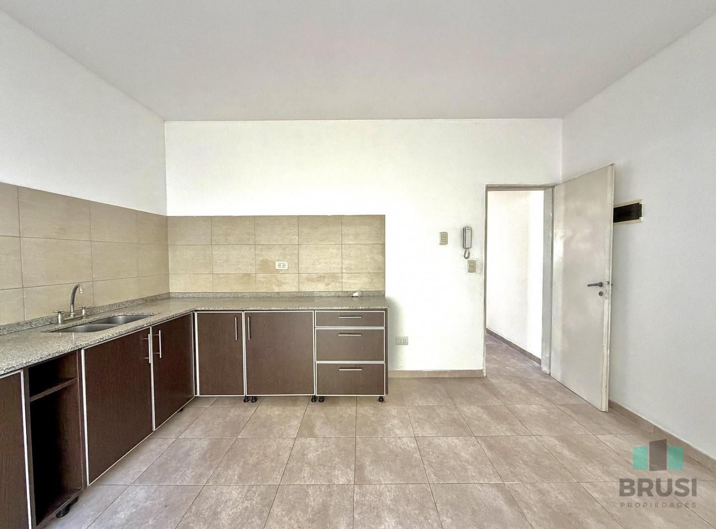 Foto de VENTA DEPARTAMENTO PH 4 AMBIENTES CON COCHERA - TEMPERLEY, imagen 4