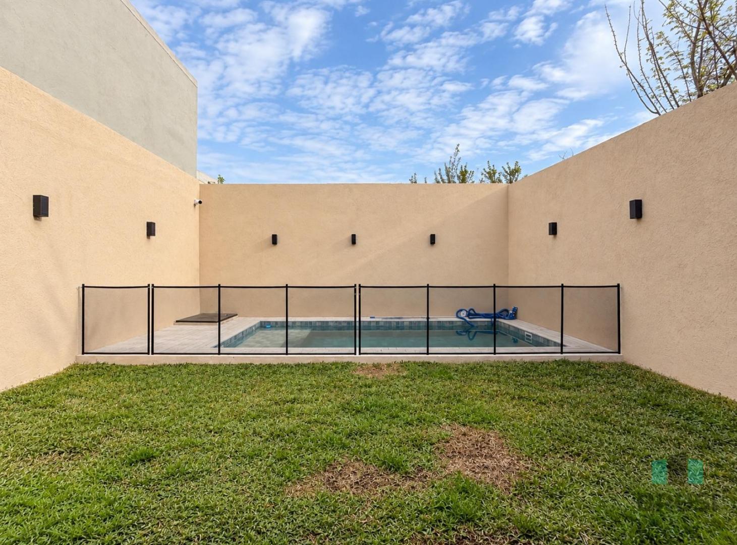Foto de CASA EN VENTA EN LOMAS DE ZAMORA - 4 AMBIENTES CON PILETA, imagen 3