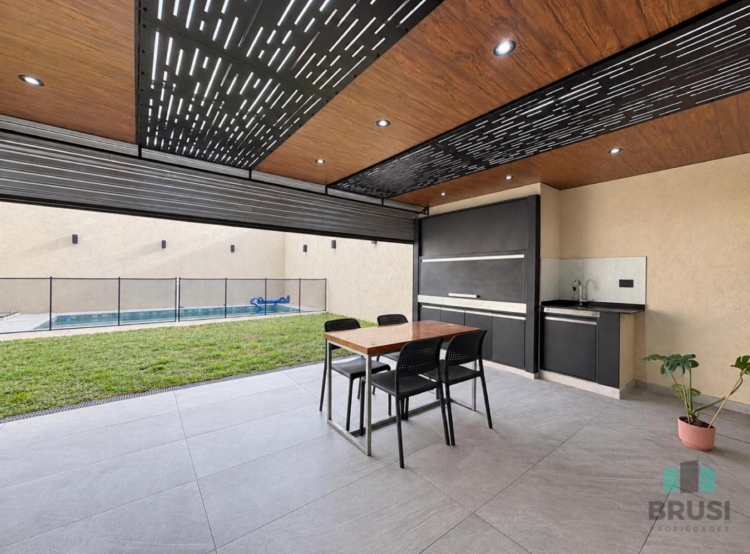 Foto de CASA EN VENTA EN LOMAS DE ZAMORA - 4 AMBIENTES CON PILETA, imagen 5