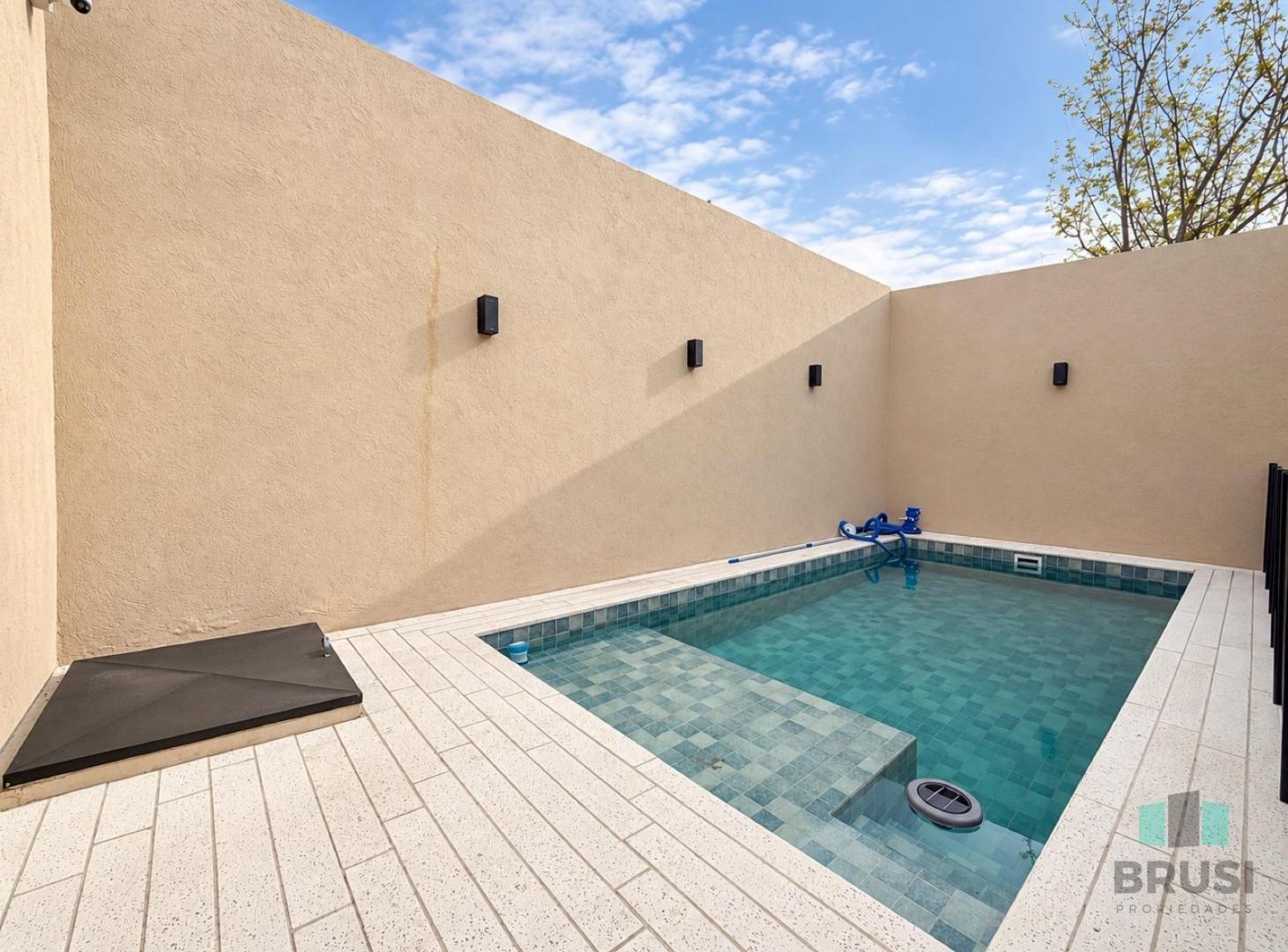 Foto de CASA EN VENTA EN LOMAS DE ZAMORA - 4 AMBIENTES CON PILETA, imagen 4
