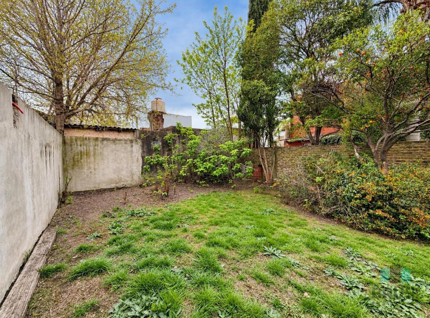 Foto de CASA EN VENTA EN TEMPERLEY - 3 MAIBENTES - CON PARQUE, imagen 4
