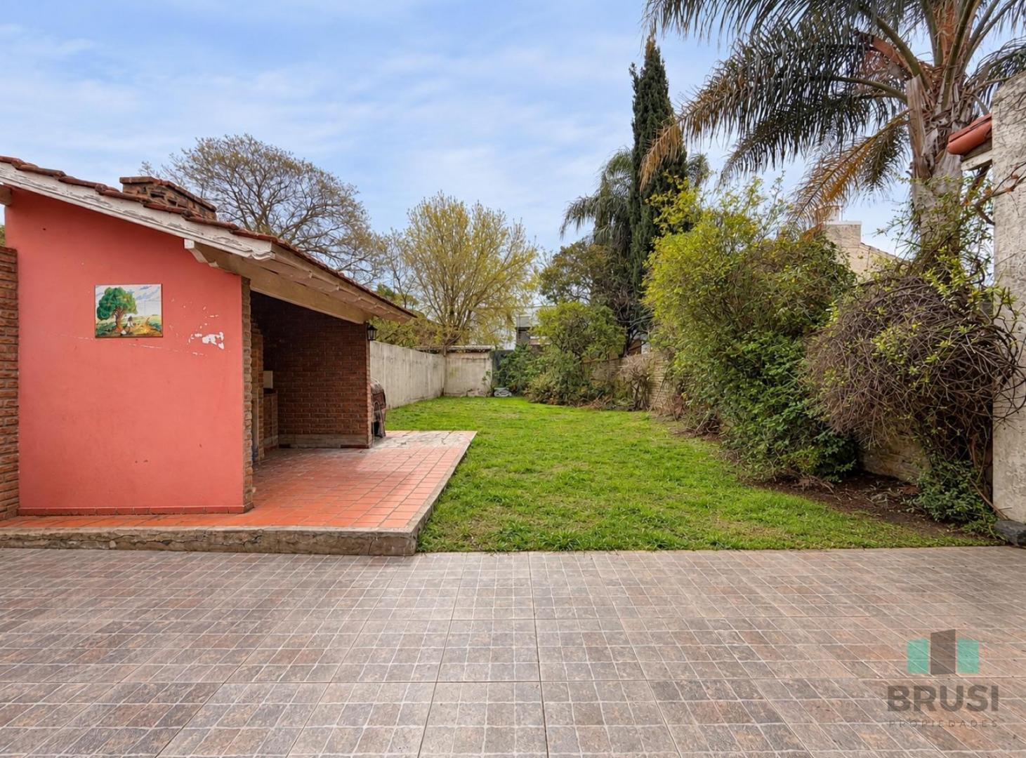 Foto de CASA EN VENTA EN TEMPERLEY - 3 MAIBENTES - CON PARQUE, imagen 3