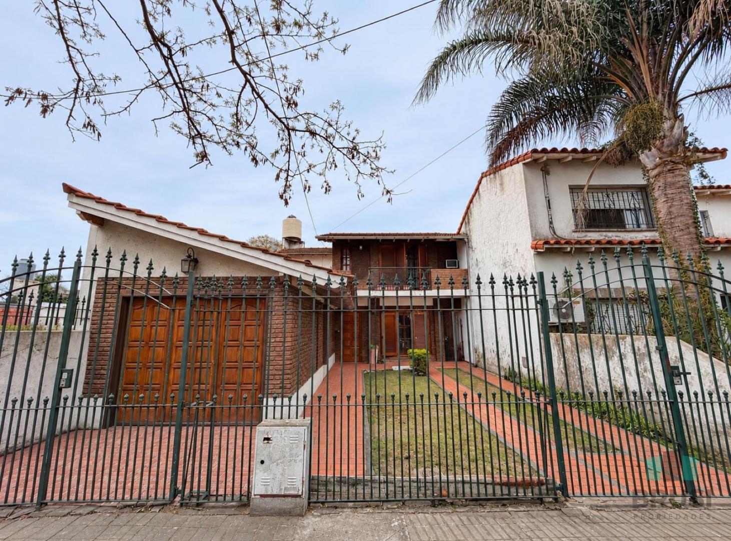 Foto de CASA EN VENTA EN TEMPERLEY - 3 MAIBENTES - CON PARQUE, imagen 1