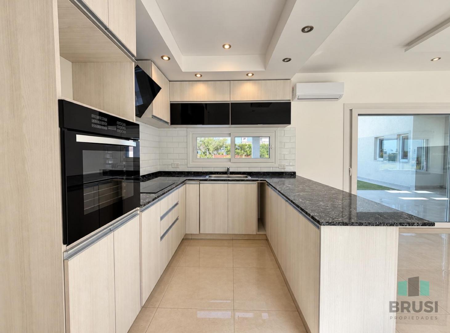 Foto de CASA EN VENTA DE UNA PLANTA EN SANTA INÉS, CON PILETA LOTE INTERNO, imagen 4
