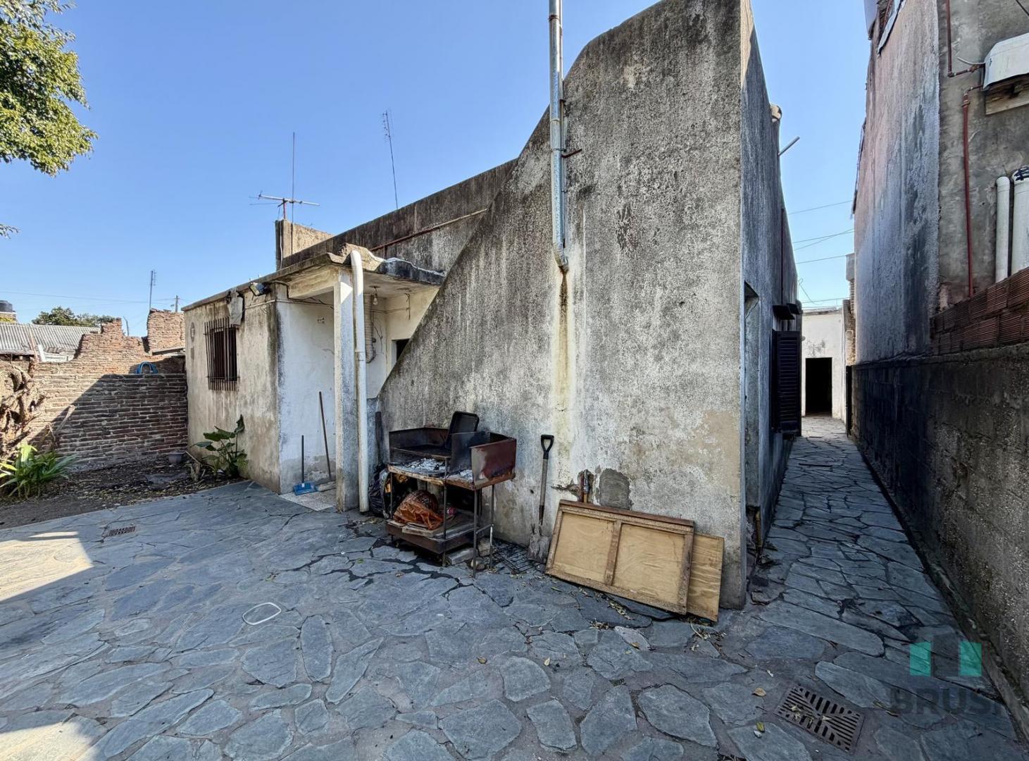 Foto de VENTA LOTE CON CASA Y DOS LOCALES COMERCIALES - BANFIELD, imagen 4
