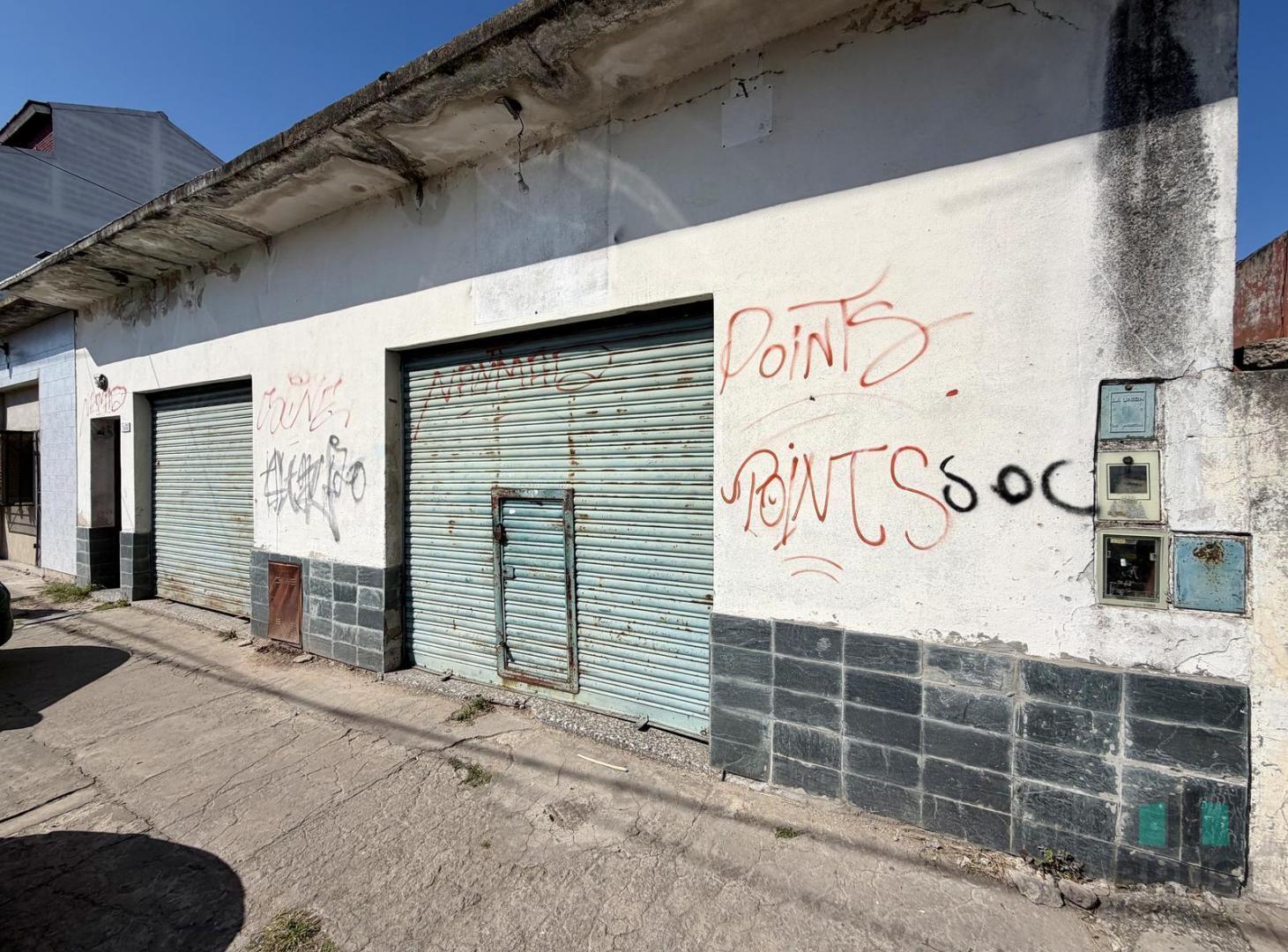 Foto de VENTA LOTE CON CASA Y DOS LOCALES COMERCIALES - BANFIELD, imagen 1