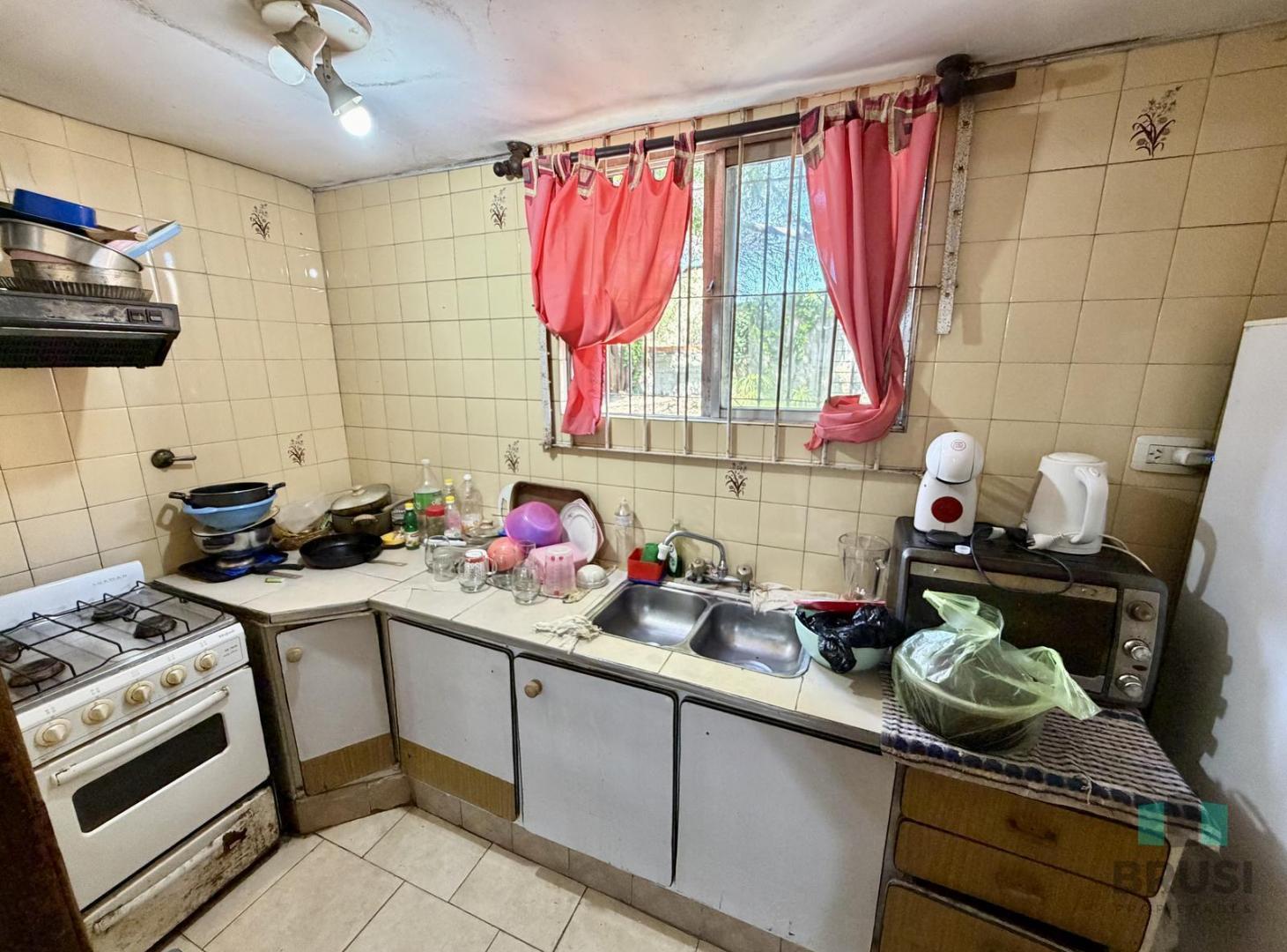 Foto de VENTA LOTE CON CASA Y DOS LOCALES COMERCIALES - BANFIELD, imagen 3