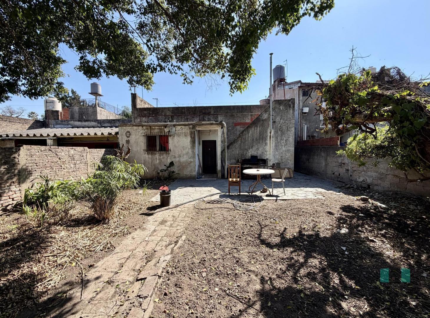 Foto de VENTA LOTE CON CASA Y DOS LOCALES COMERCIALES - BANFIELD, imagen 2
