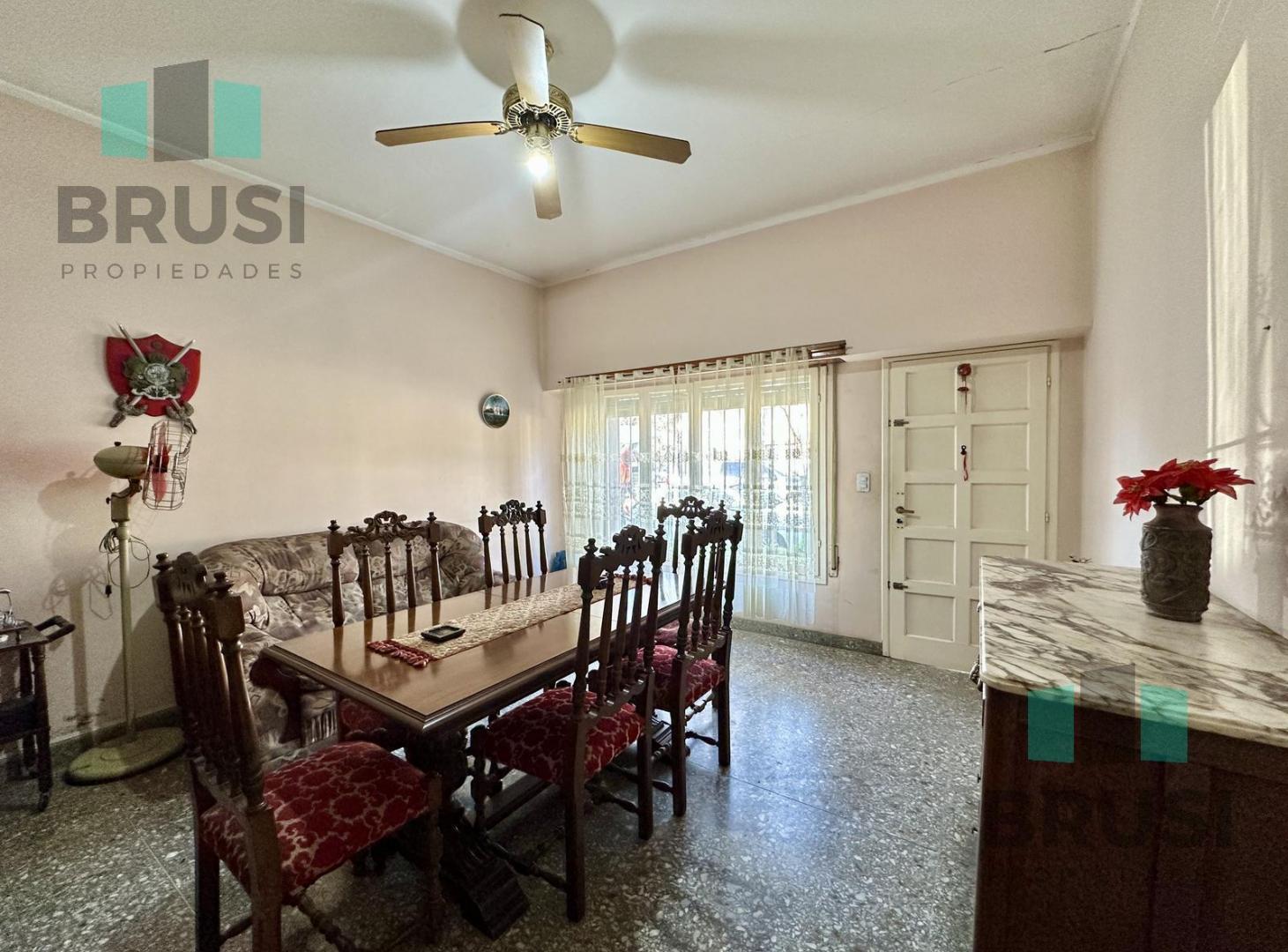 Foto de CASA 3 AMBIENTES CON COCHERA EN VENTA, TEMPERLEY, LOMAS DE ZAMORA, imagen 1