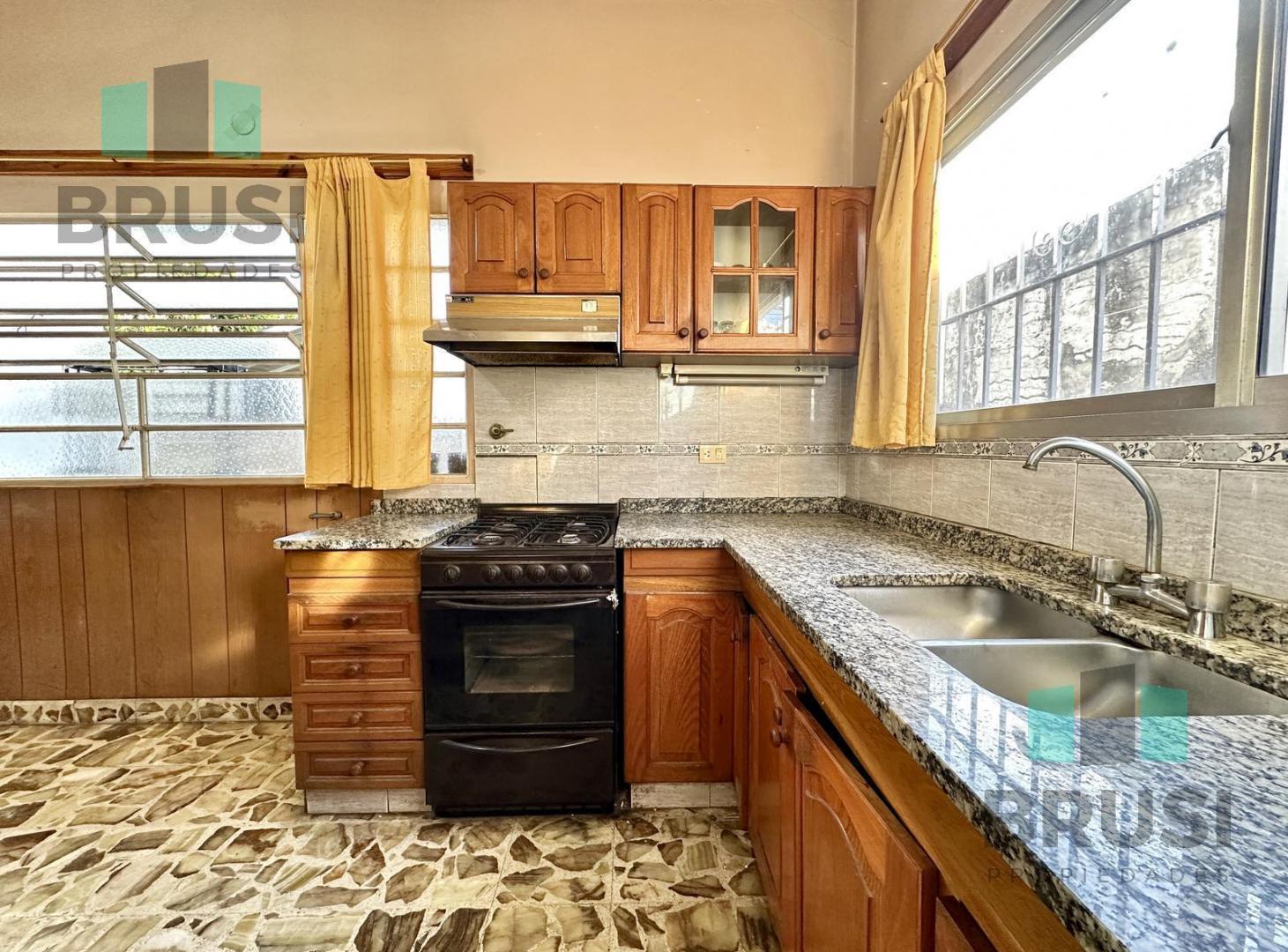 Foto de CASA 3 AMBIENTES CON COCHERA EN VENTA, TEMPERLEY, LOMAS DE ZAMORA, imagen 3