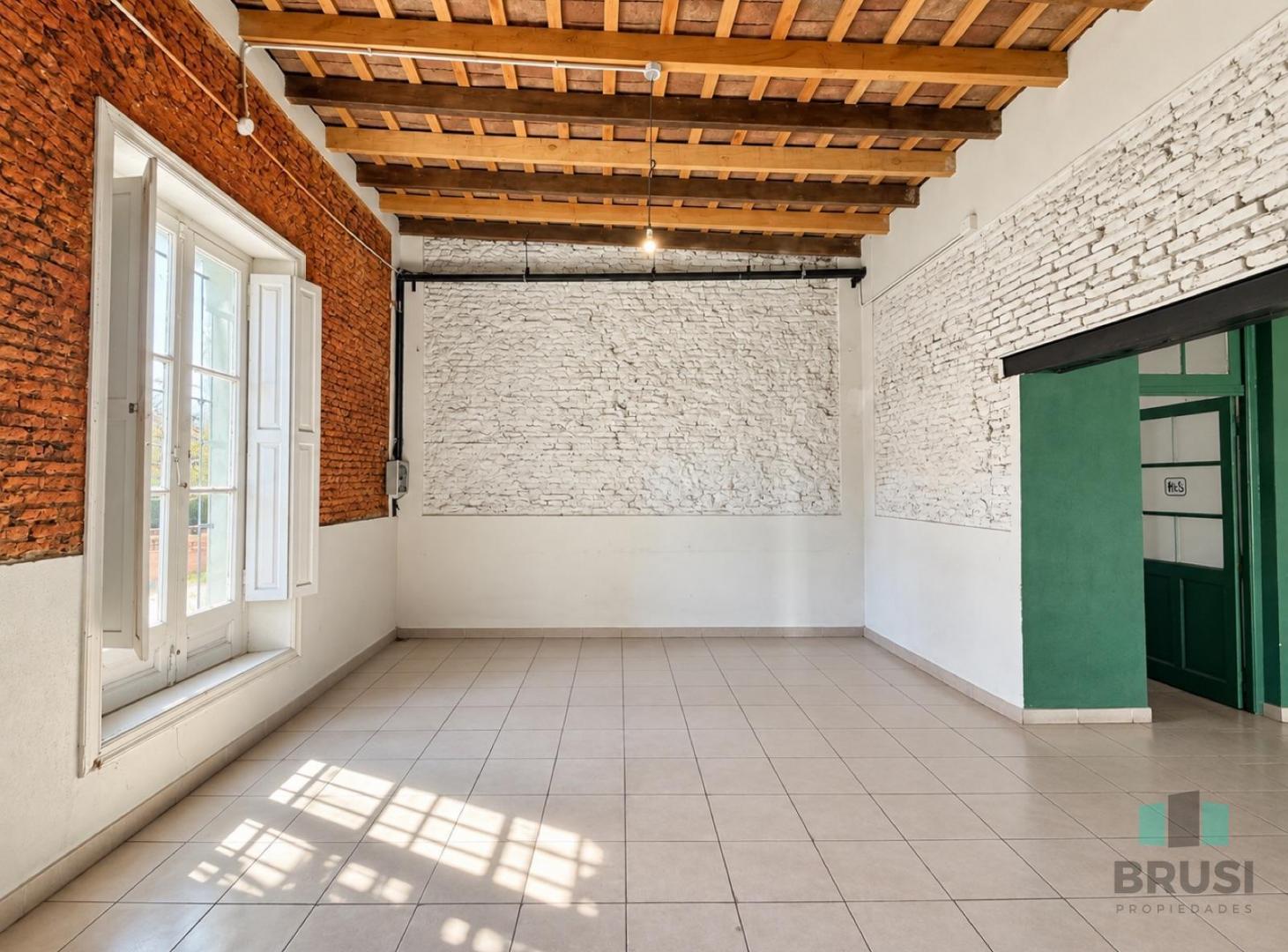 Foto de CASA EN VENTA/ALQUILER EN SAN VICENTE - IDEAL COMERCIAL, imagen 1