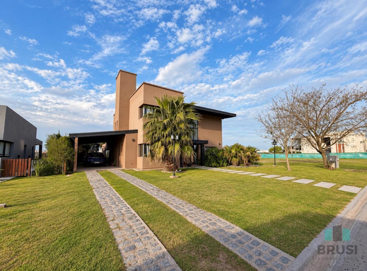 CASA EN VENTA EN SAN LUCAS A LA LAGUNA - SAN VICENTE - CANNING