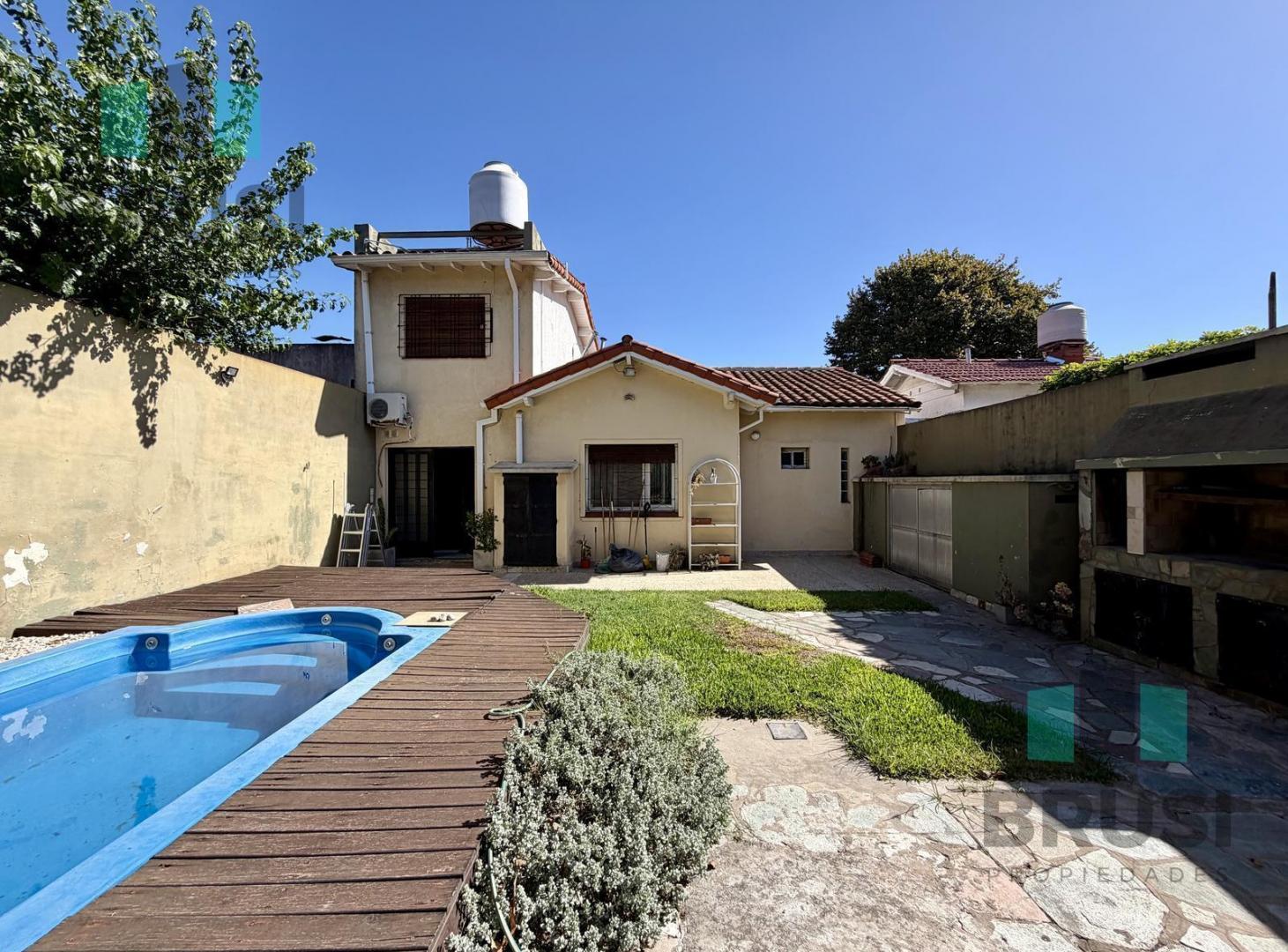 Foto de CASA EN VENTA EN BANFIELD OESTE - 5 AMBIENTES - CON PILETA, imagen 2
