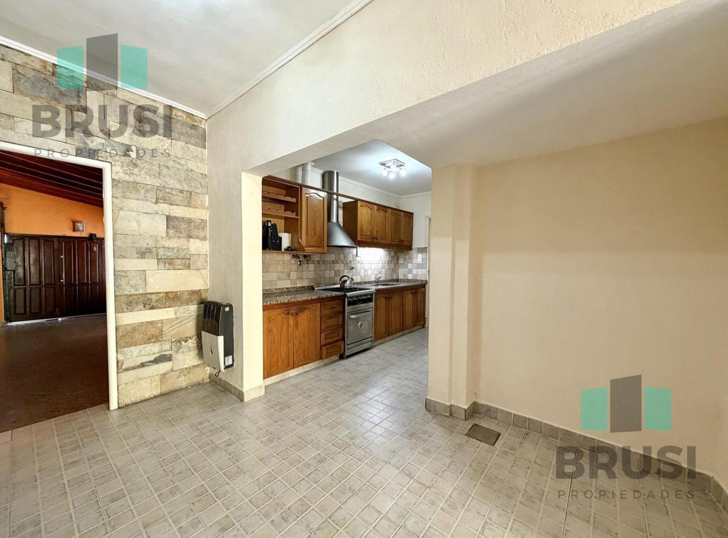 Foto de CASA EN VENTA EN BANFIELD OESTE - 5 AMBIENTES - CON PILETA, imagen 4