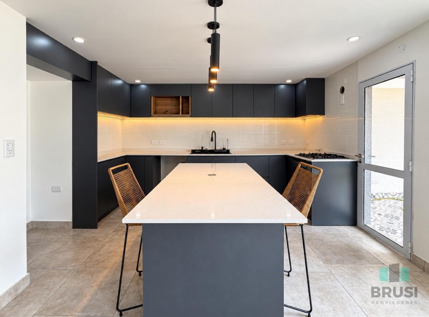Foto de CASA PH EN VENTA TEMPERLEY 5 AMBIENTES - EN 2 PLANTAS - REMODELADA A, imagen 4