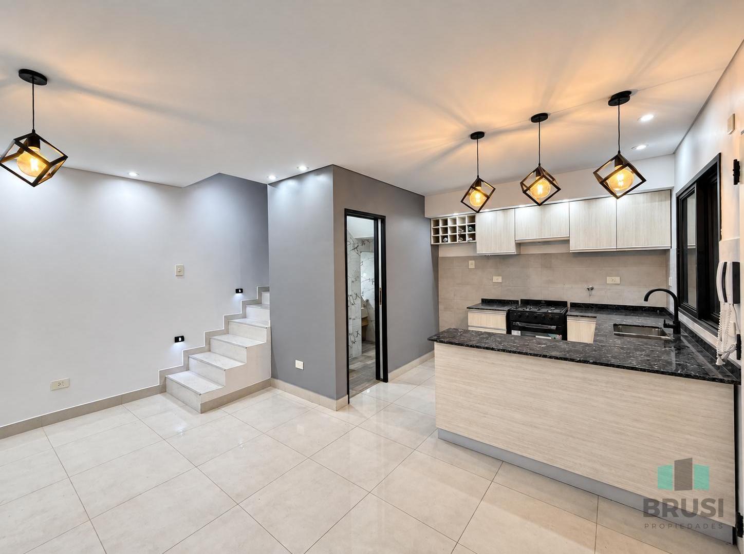 Foto de VENTA CASA TRIPLEX EN TEMPERLEY - 4 AMBIENTES CON COCHERA, imagen 4
