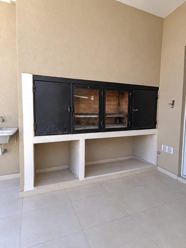 Foto de EXCEPCIONAL RESIDENCIA DE 8 AMBIENTES - Ramos Mejia, imagen 2