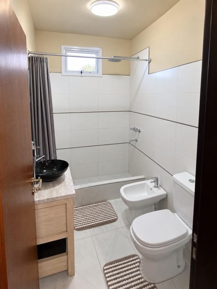 Foto de EXCELENTE CASA 5 AMBIENTES CON PLAYROOM Y TERRAZA - Ramos Mejia, imagen 2