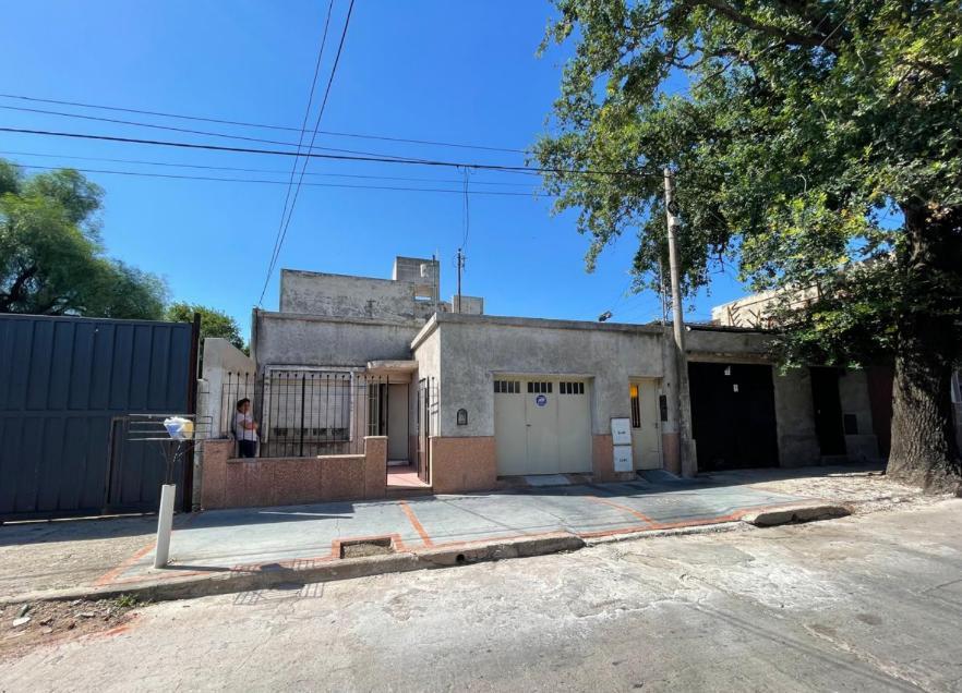 Casa y departamento (ambos con entrada indpendiente)