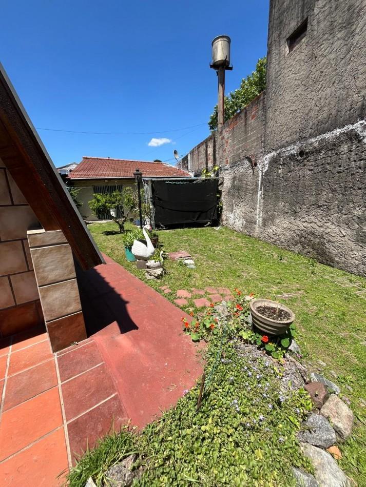 VENTA CASA ALPINA EN EXCELENTE ESTADO, 2 DORMITORIOS, DEPARTAMENTO O QUINCHO Y GALERIA, LA GOLONDRIN