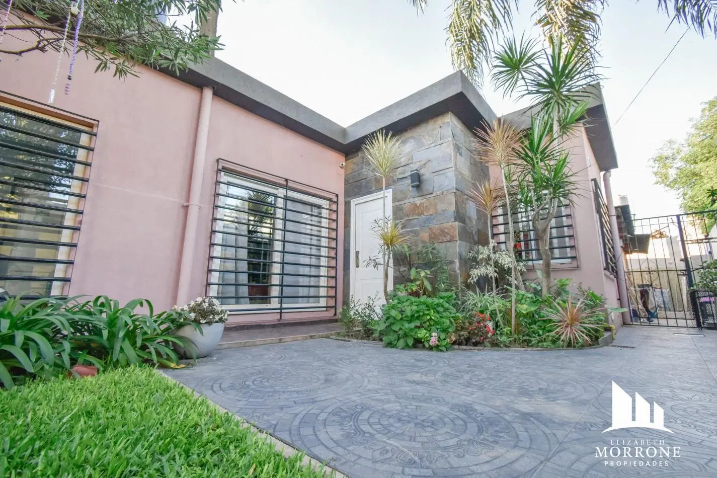 VENTA HERMOSA CASA, 3 DORMITORIOS, QUINCHO Y PILETA, ELIAS ALIPPI 340 -TEMPERLEY- 1