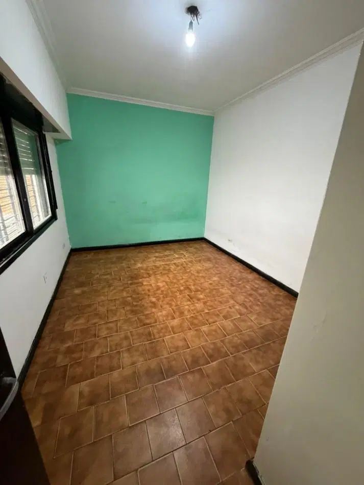 ALQUILER CASA 3 AMBIENTES, PATIO Y LUGAR DESCUBIERTO PARA ENTRAR UN AUTO A 3 CUADRAS DE AV EVA PERON 1