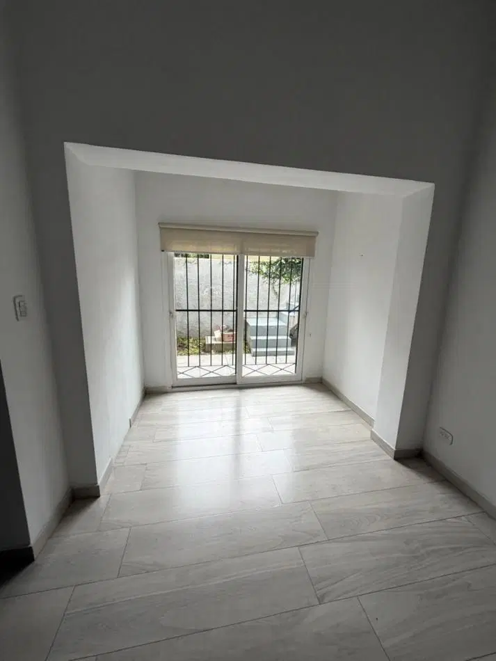 ALQUILER HERMOSA CASA, 3 AMBIENTES, TERRAZA CON PARRILLA, EXCELENTE UBICACION, LAVALLE 282 -BARRIO I 2