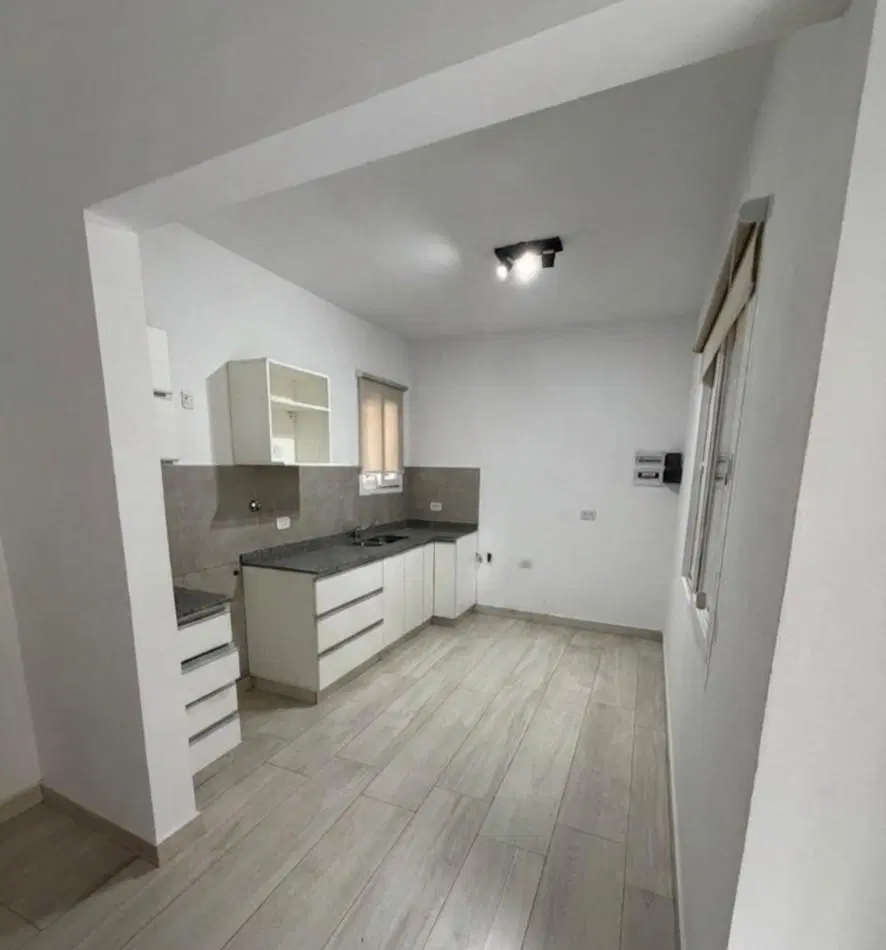 ALQUILER HERMOSA CASA, 3 AMBIENTES, TERRAZA CON PARRILLA, EXCELENTE UBICACION, LAVALLE 282 -BARRIO I 5