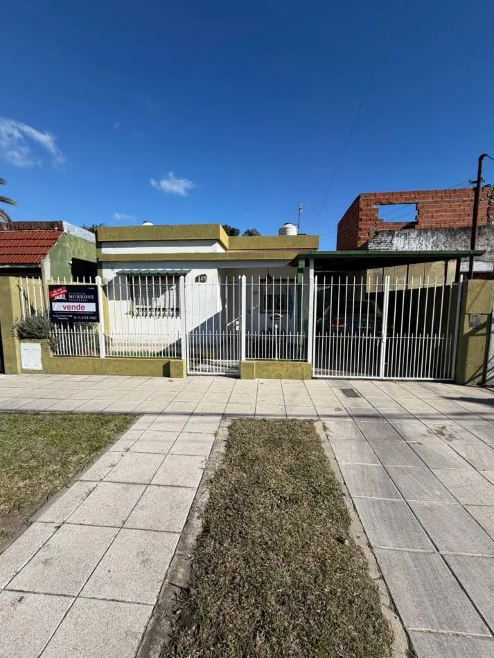 VENTA IDEAL 2 FAMILIAS CASA CON DEPARTAMENTO 2 AMBIENTES, QUINCHO Y AMPLIO PARQUE, FERRE 126 -JOSE M 2