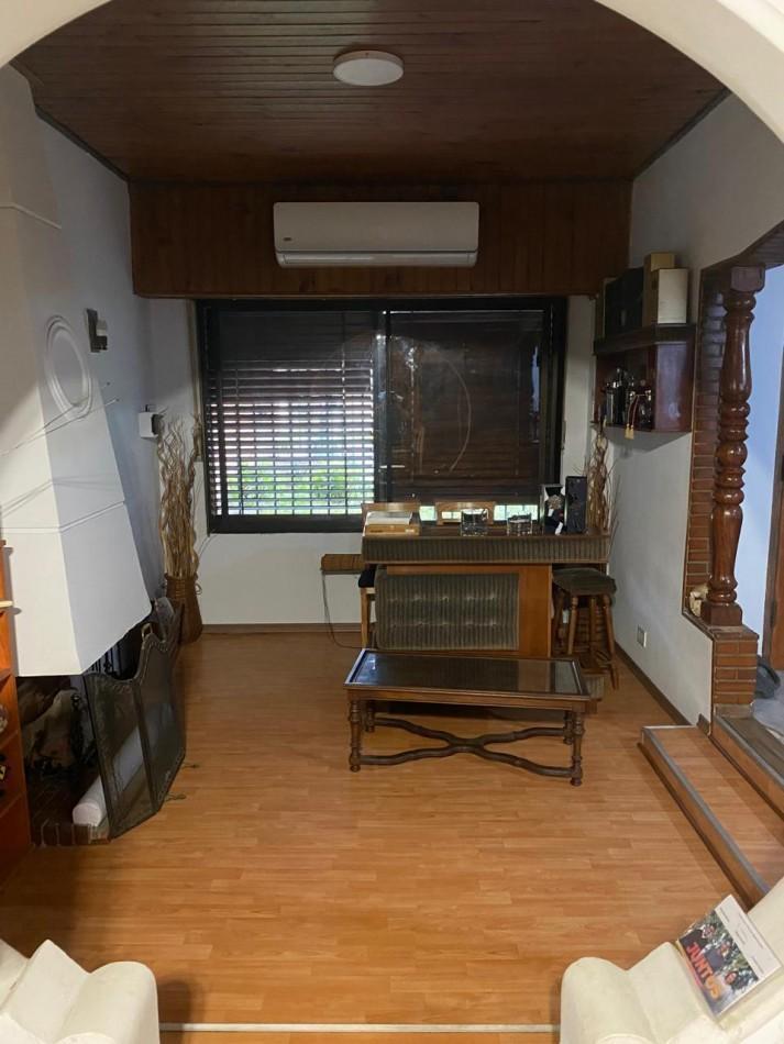 Foto de VENTA IMPORTANTE CHALET 3 AMBIENTES CON QUINCHO Y GRAN LOTE - URIARTE 1256 REMEDIOS DE ESCALADA-, imagen 2