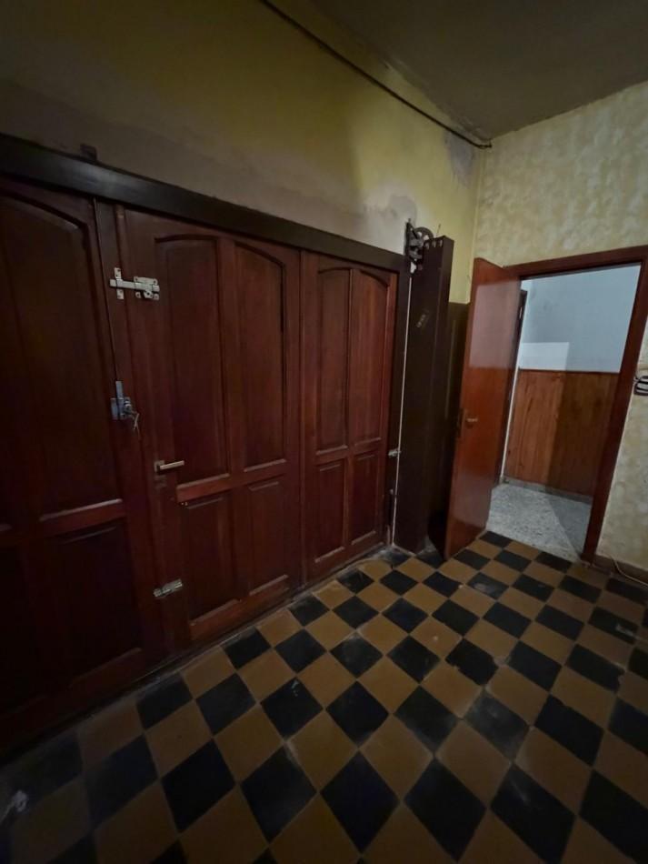 Foto de VENTA CASA 4 AMBIENTES, EXCELENTE UBICACION, A 250 METROS DE AV EVA, imagen 1