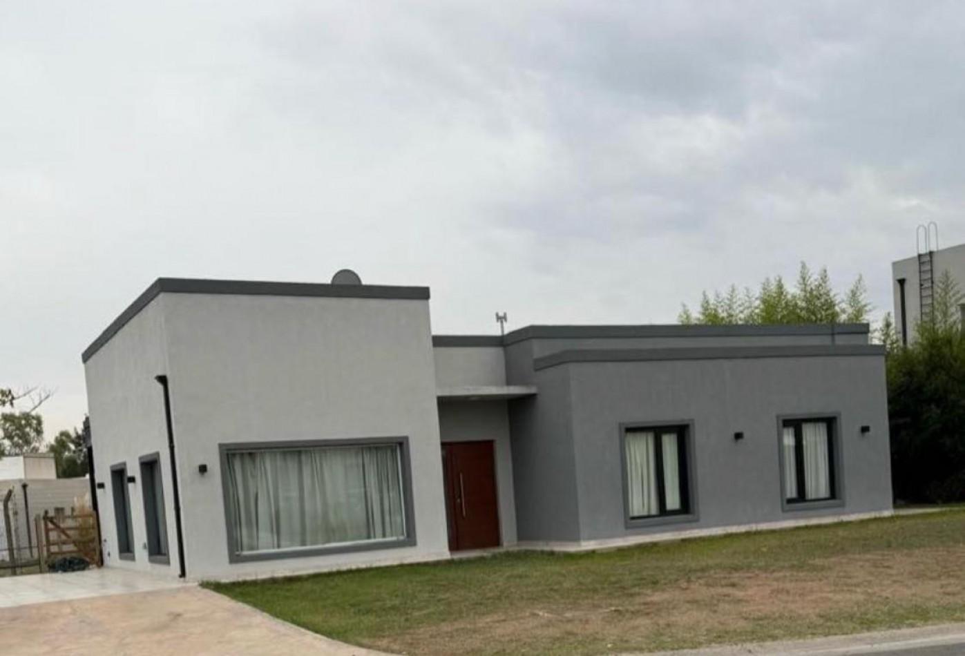 Foto de VENTA CASA 3 DORMITORIOS EN BARRIO LA HORQUETA, CON JARDIN Y GALERIA, imagen 1