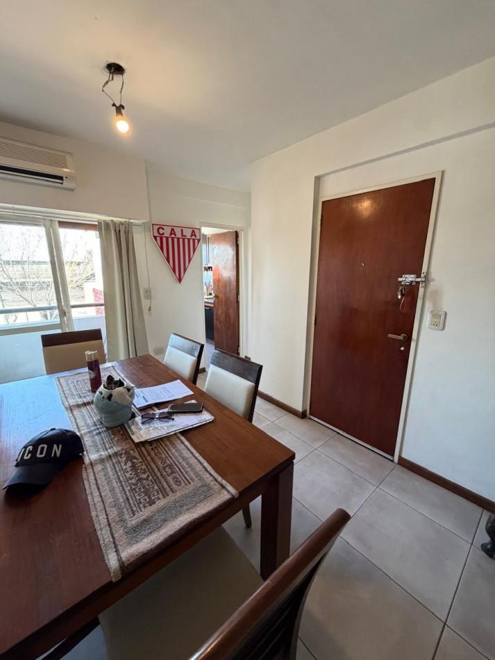 Foto de VENTA DEPARTAMENTO 2 AMBIENTES EN TERCER PISO, EXCELENTE UBICACION, A 3, imagen 4