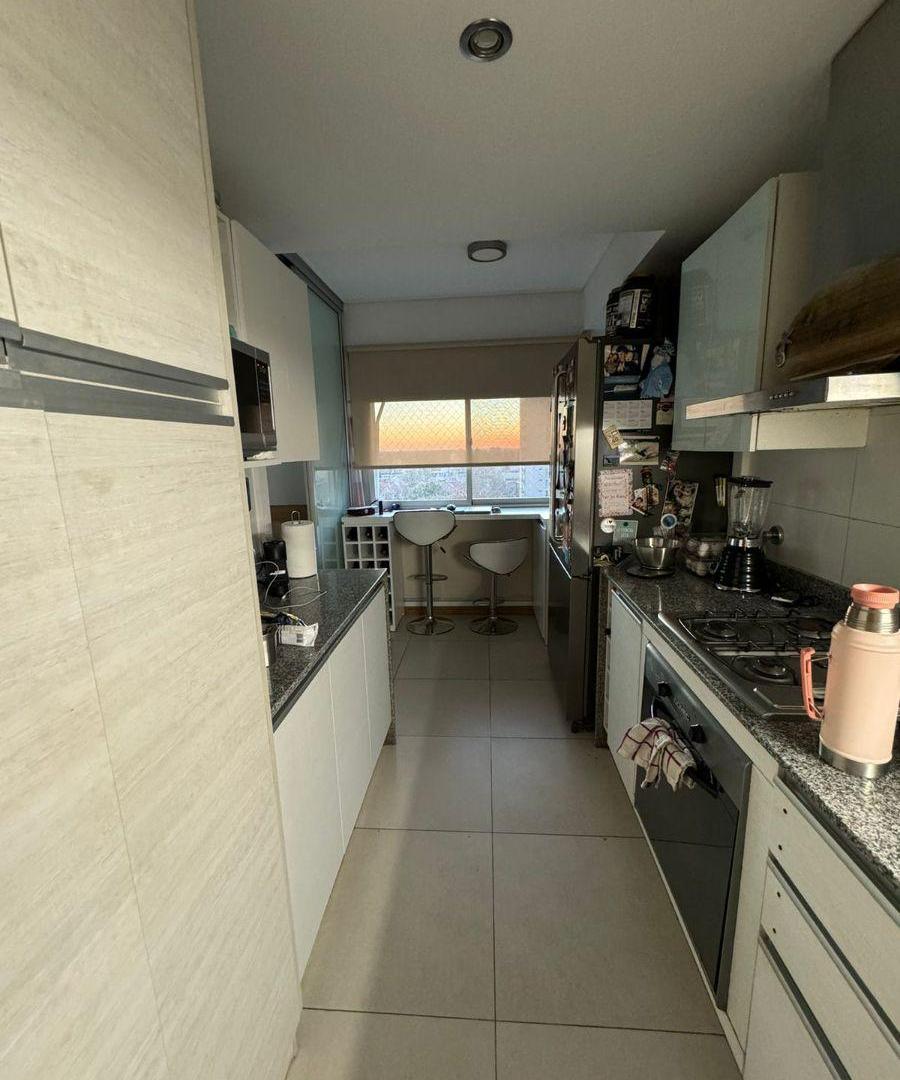 Foto de ALQUILER PISO DE 4 AMBIENTES CON COCHERA Y BAULERA EN LOMAS DE ZAMORA., imagen 3