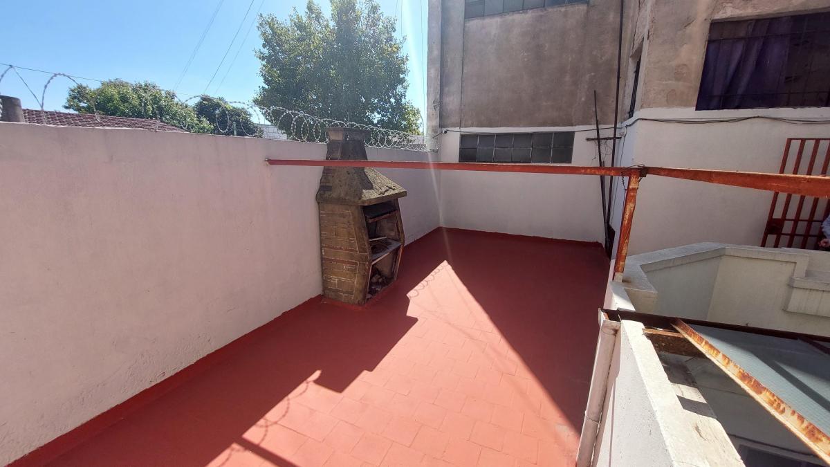 Oportunidad! PH Planta Baja con Cochera y Terraza y Local - Sin Expensas 3