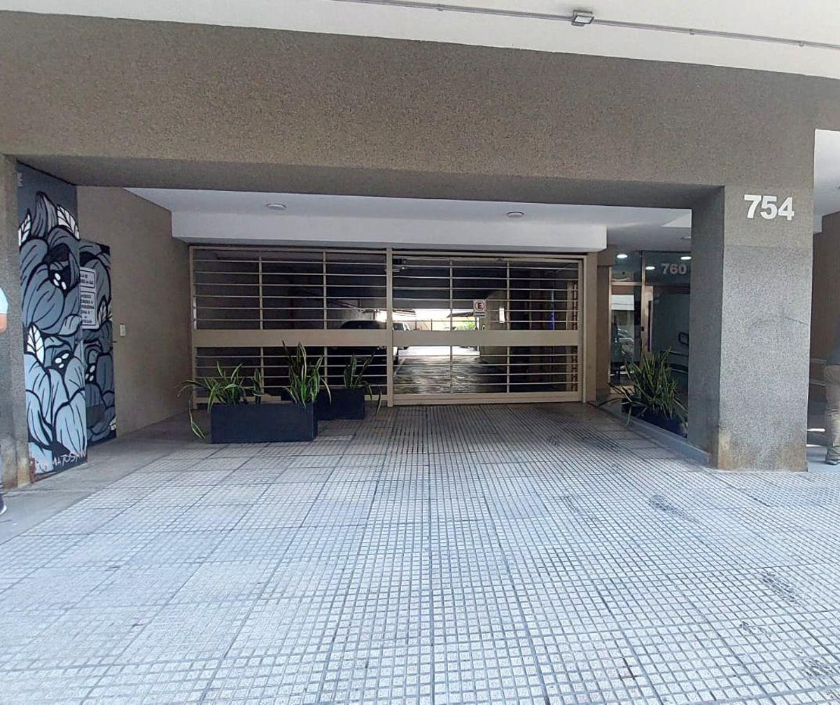COCHERA VENTA PARQUE CENTENARIO 19 METROS