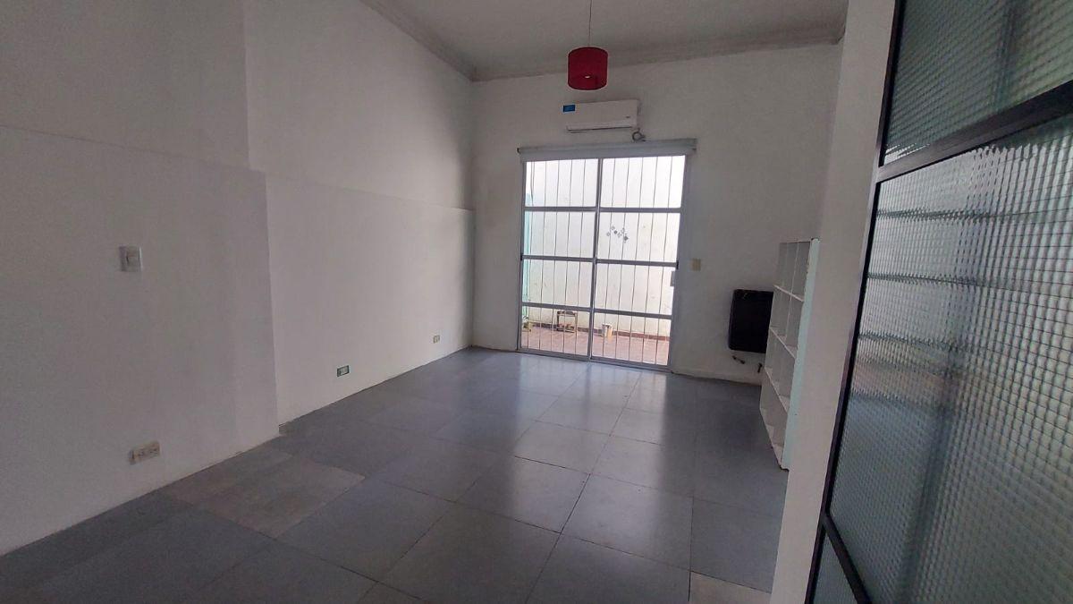PH 2 AMBIENTES VENTA ALMAGRO CON 2 PATIOS Y BAULERA
