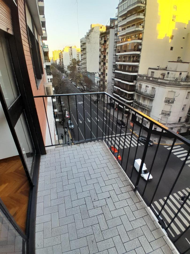 Foto de DEPARTAMENTO 3 AMBIENTES CON BALCON AL FRENTE - ALMAGRO, imagen 4