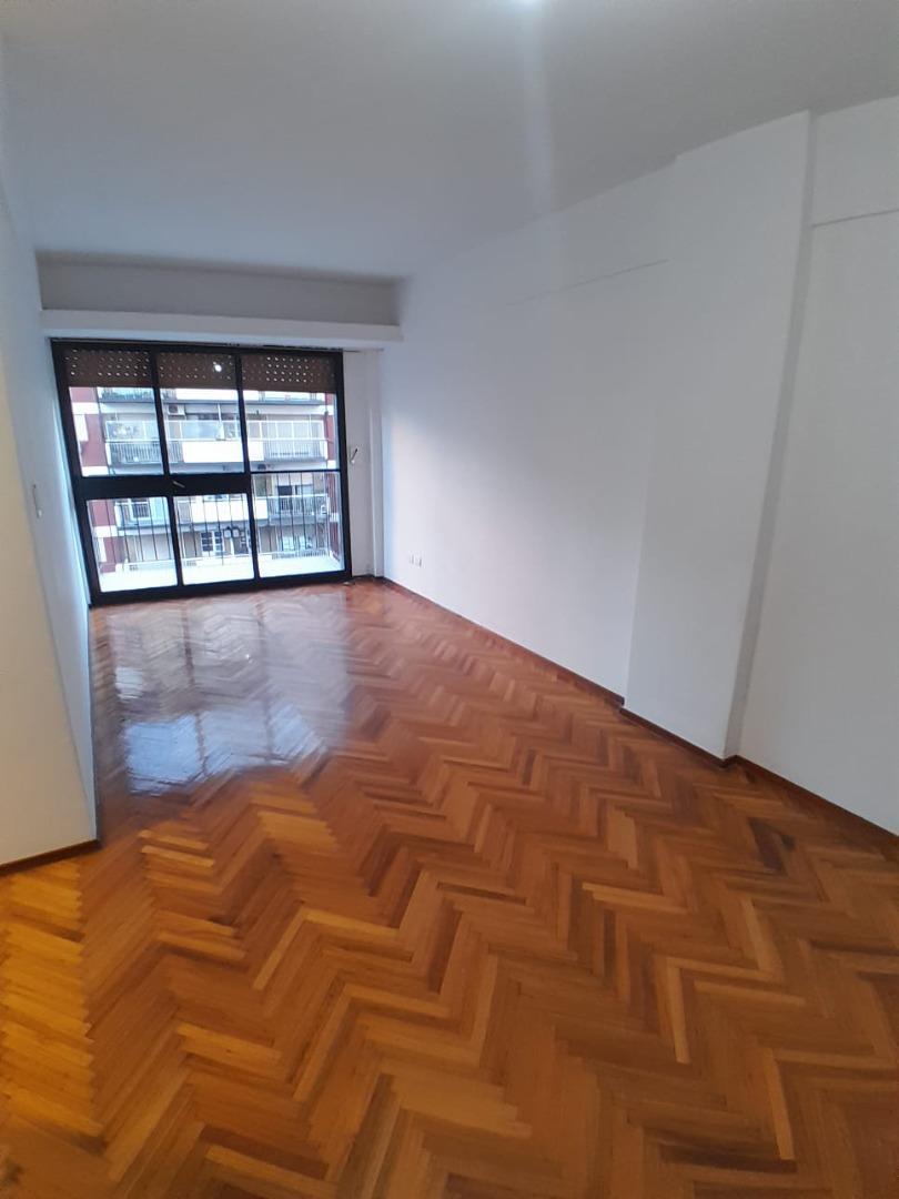 Foto de DEPARTAMENTO 3 AMBIENTES CON BALCON AL FRENTE - ALMAGRO, imagen 5