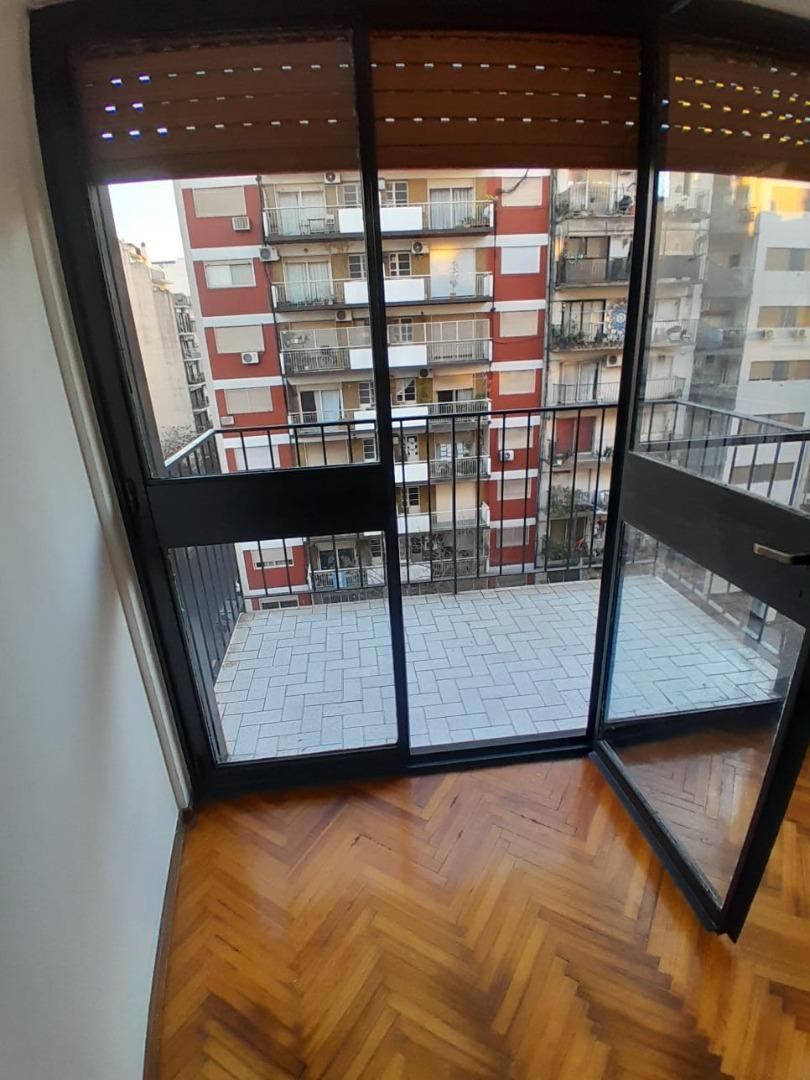 Foto de DEPARTAMENTO 3 AMBIENTES CON BALCON AL FRENTE - ALMAGRO, imagen 1