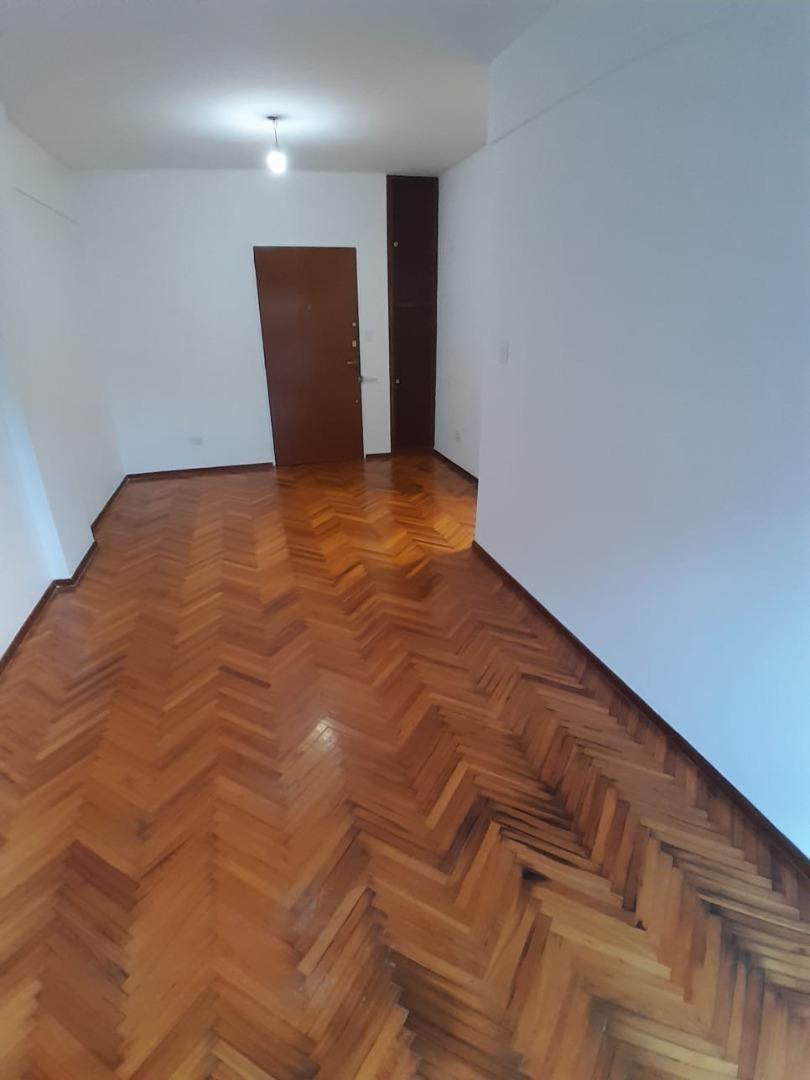 Foto de DEPARTAMENTO 3 AMBIENTES CON BALCON AL FRENTE - ALMAGRO, imagen 3