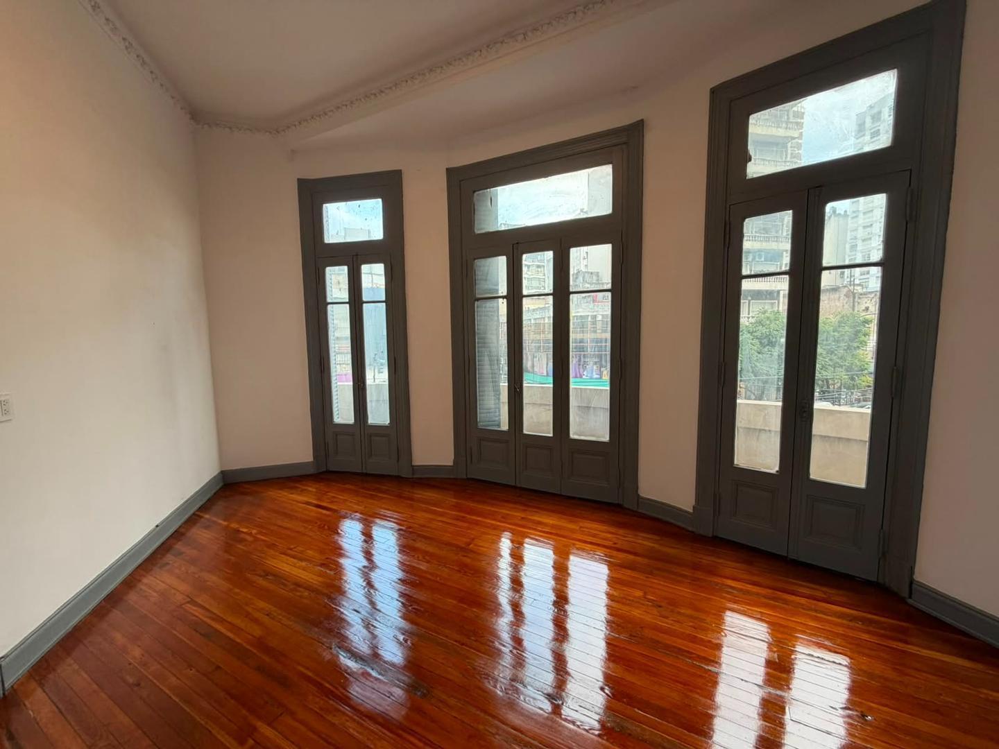 Foto de DEPARTAMENTO 4 AMBIENTES CON BALCON Y PATIO, imagen 2