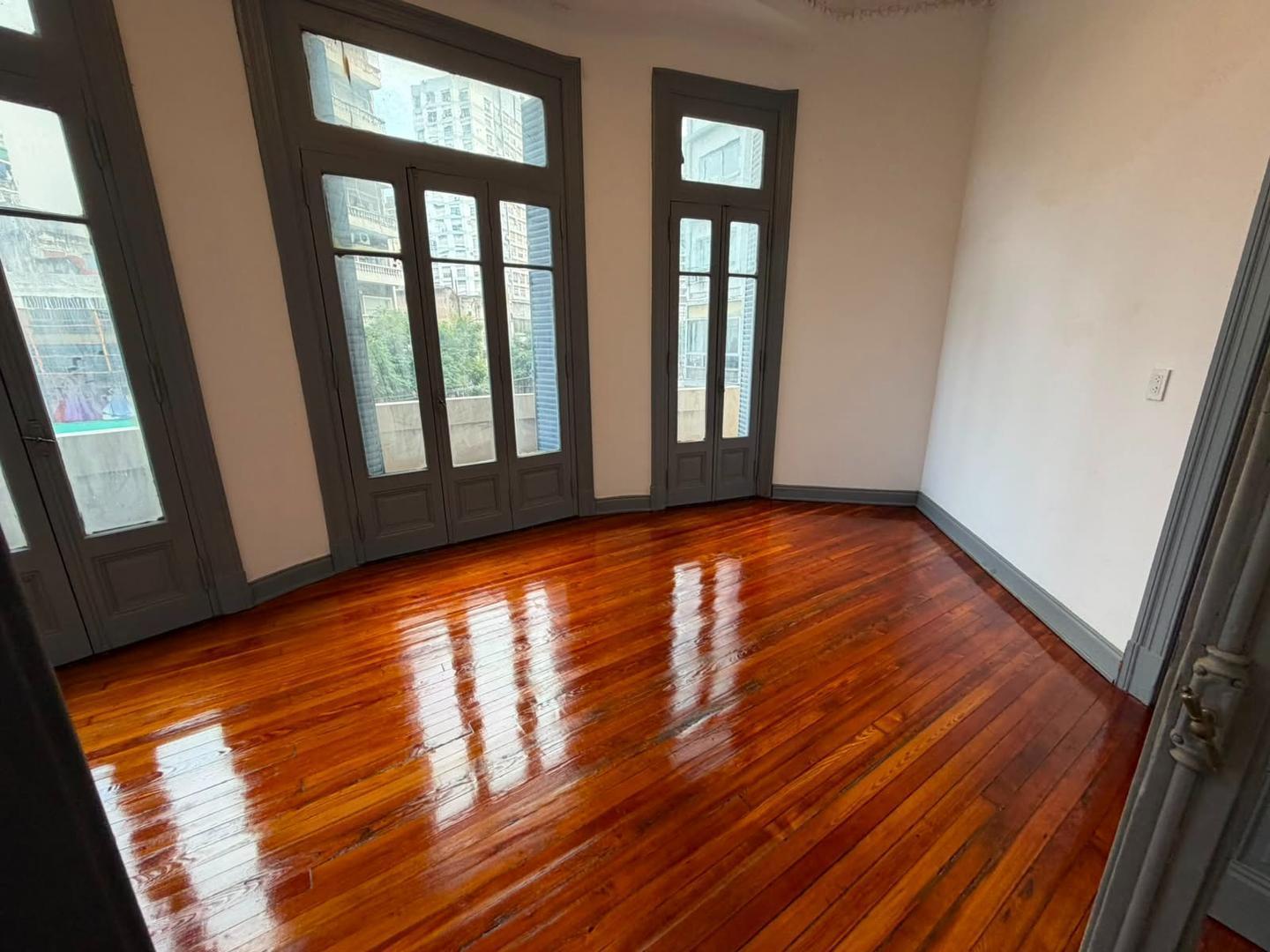 Foto de DEPARTAMENTO 4 AMBIENTES CON BALCON Y PATIO, imagen 1