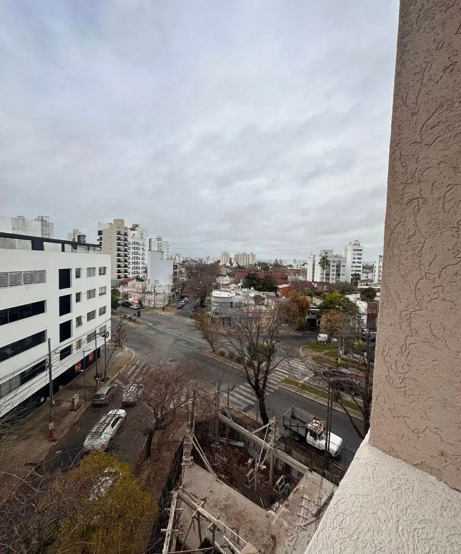 Departamento de 50 m2 con 1 dormitorio en alquiler en La Plata 4