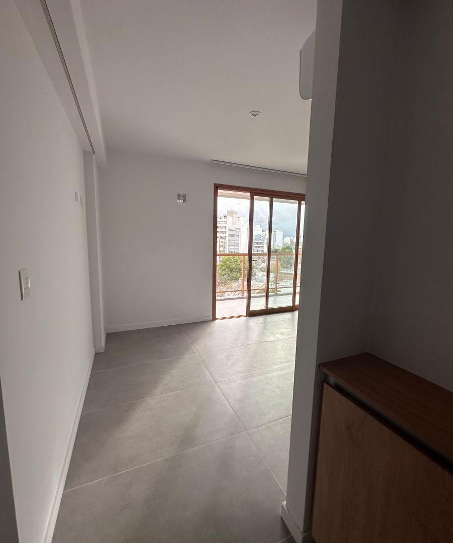 Foto de Semipiso de 1 dormitorio en alquiler con amplio balcon al frente, imagen 3