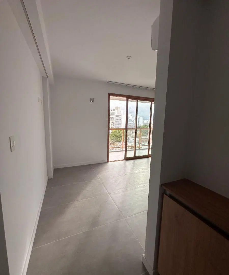 Departamento de 50 m2 con 1 dormitorio en alquiler en La Plata 3
