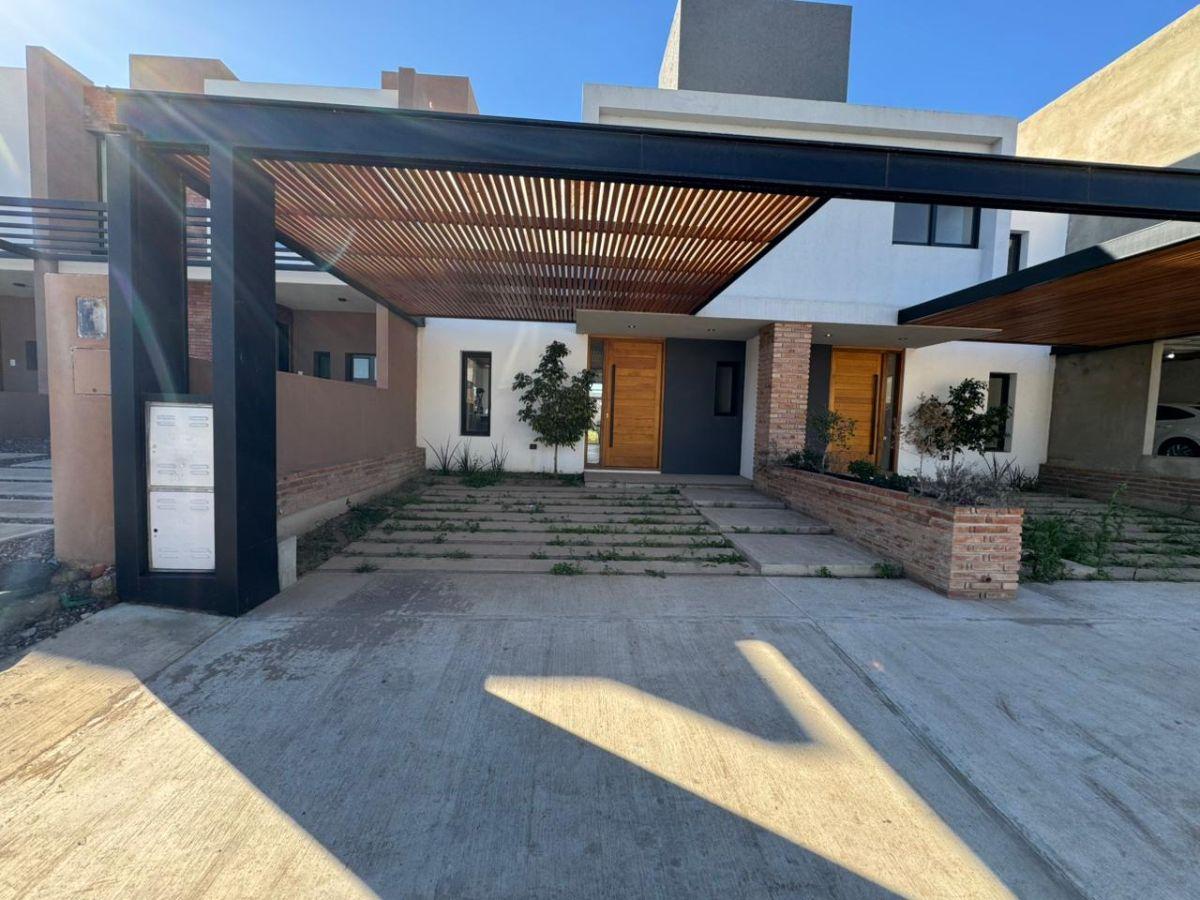 Foto de Duplex! 3 dormitorios 3 baños, 2 cocheras! Docta Avenida, imagen 3