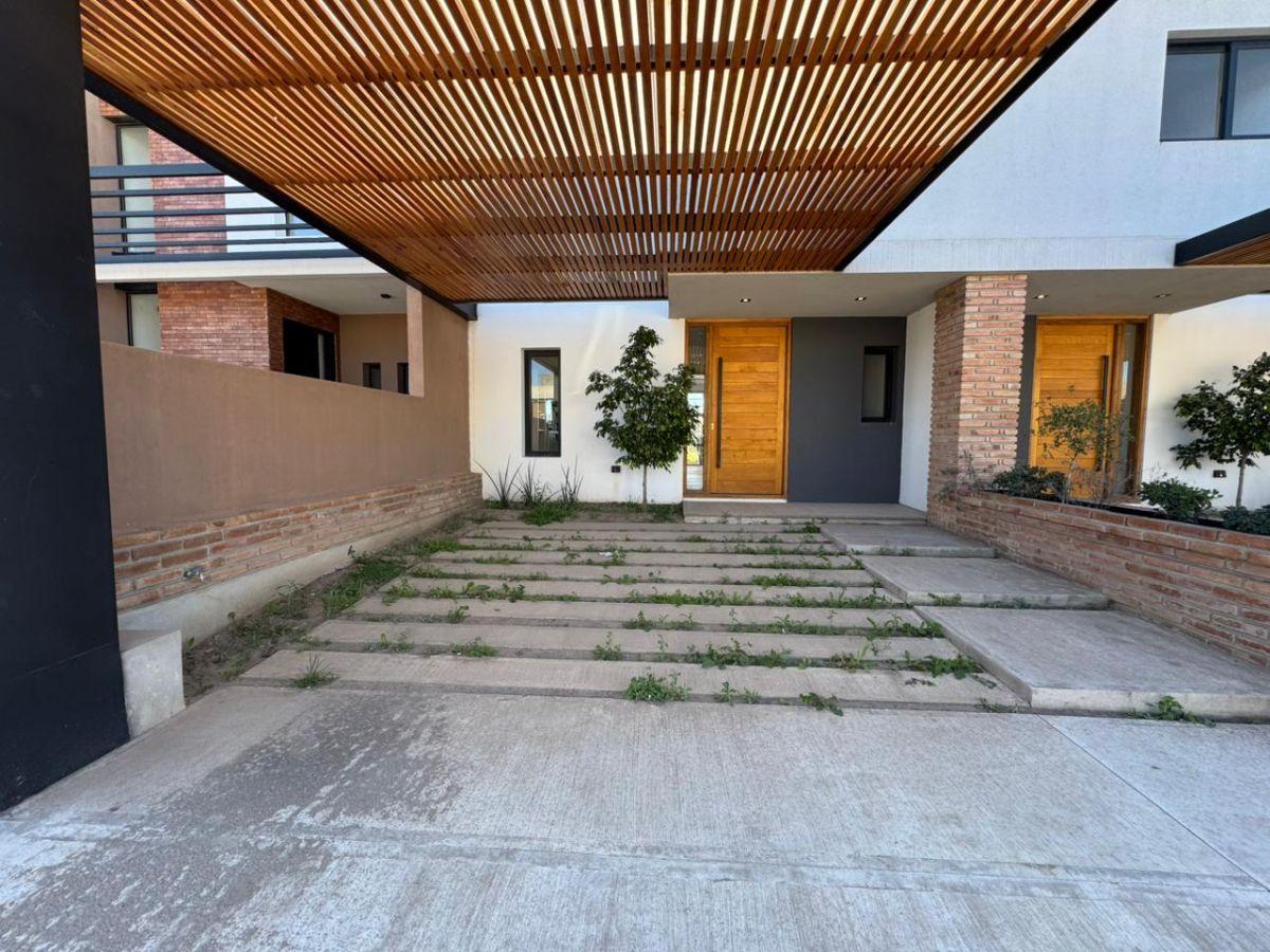 Foto de Duplex! 3 dormitorios 3 baños, 2 cocheras! Docta Avenida, imagen 1